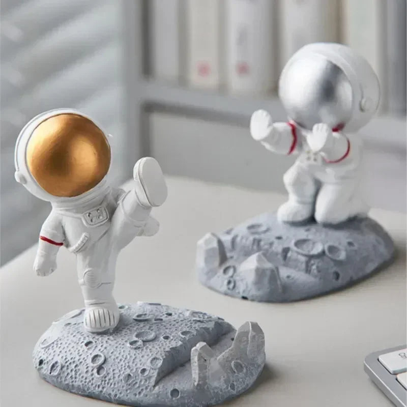 Nordic Astronaut Phone Holder – Resin Space-Themed Desk Ornament for Office & Home - Image 5