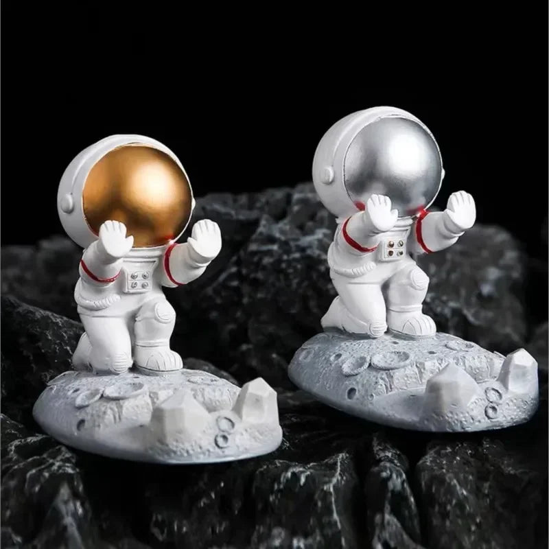 Nordic Astronaut Phone Holder – Resin Space-Themed Desk Ornament for Office & Home - Image 2